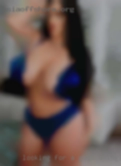 Looking guys swinging cocks for a discreet sexual encounter.